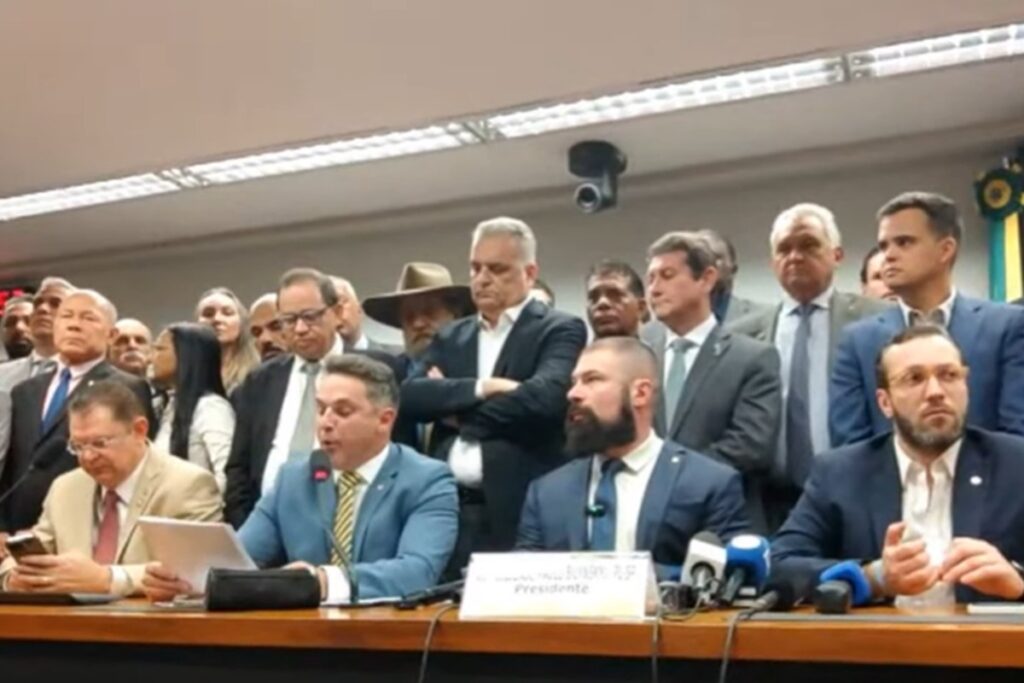 Oposição quer avançar na PEC das Prerrogativas em vez do fim do foro