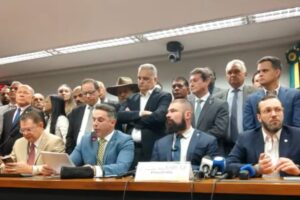 Oposição quer avançar na PEC das Prerrogativas em vez do fim do foro