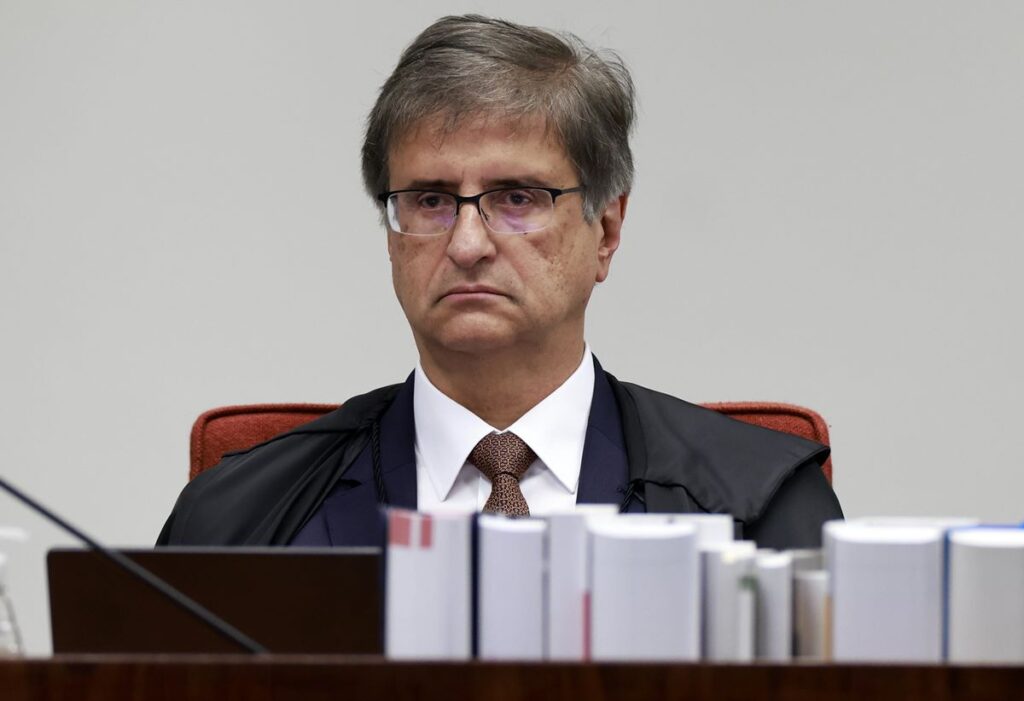 STF manda PGR se manifestar sobre "risco de fuga" de Bolsonaro até 4ª