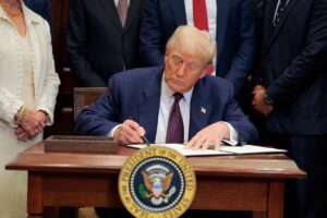 Tarifaço: Trump eleva taxas para dezenas de países. Veja lista
