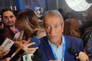 Valdemar diz que "mandaram" minuta do asilo a Bolsonaro, mas não revela quem