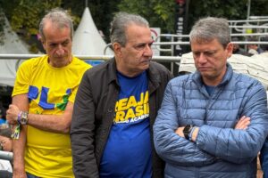 Ato pró-Bolsonaro na Avenida Paulista pressiona por anistia. Siga ao vivo