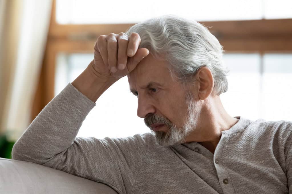 Homem tendo déjà vu