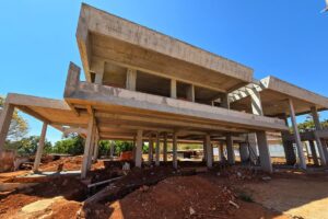 "Careca do INSS" abandona obra de mansão de R$