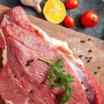 Abacaxi, bicarbonato e vinagre: os truques da internet para deixar a carne mais macia