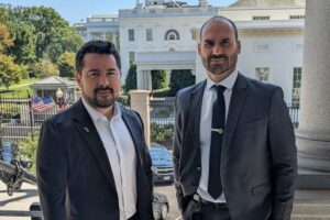 PGR denuncia Eduardo Bolsonaro e Paulo Figueiredo por coação