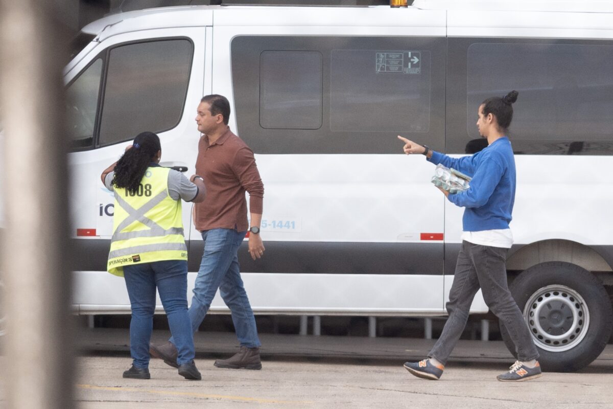 Senador Weverton Rocha (PDT-MA) pousa em Brasília, após retornar do Maranhão em avião particular