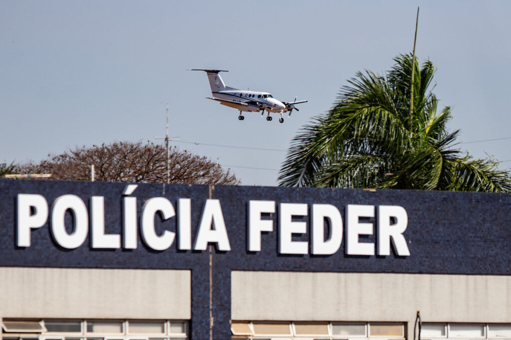 Jatinho de R$ 2,8 milhões liga senador do PDT ao Careca do INSS