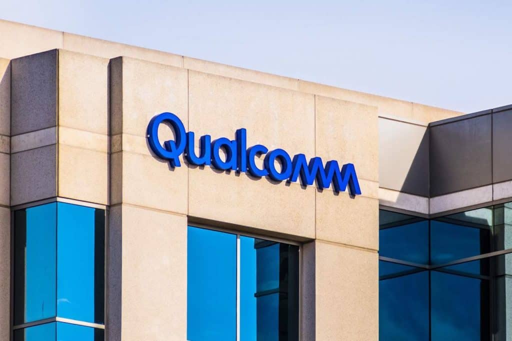 Logo da Qualcomm em fachada