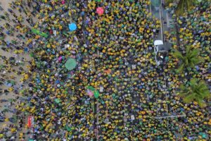 Atos pró-Bolsonaro reúnem milhares antes de semana decisiva no STF