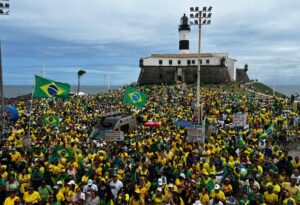 Bolsonaristas realizam ato no Farol da Barra em defesa de Jair Bolsonaro no 7 de Setembro