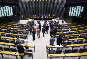 Bolsonaristas veem relator com desconfiança e querem anistia ampla a condenados em votação