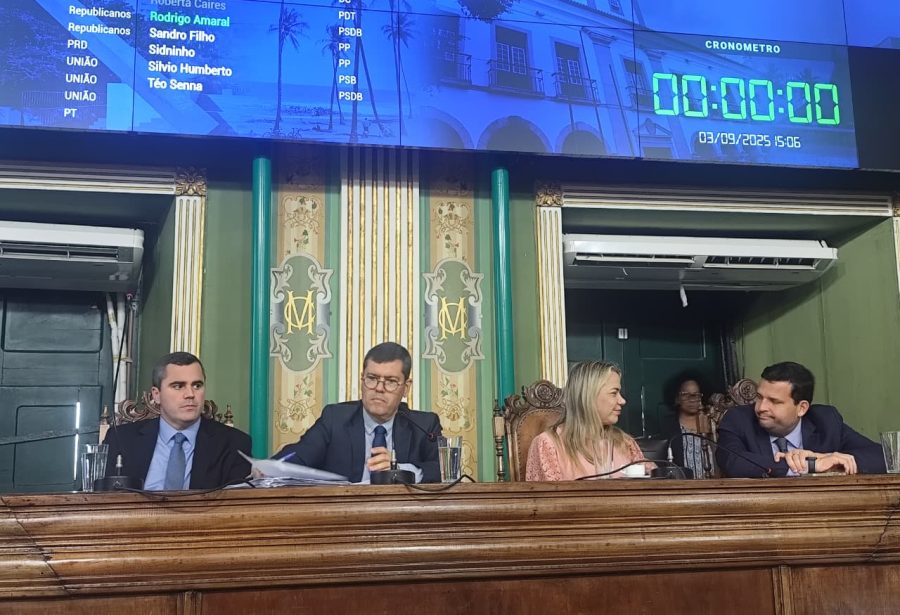 Com poucos vereadores, Câmara realiza sessão relâmpago