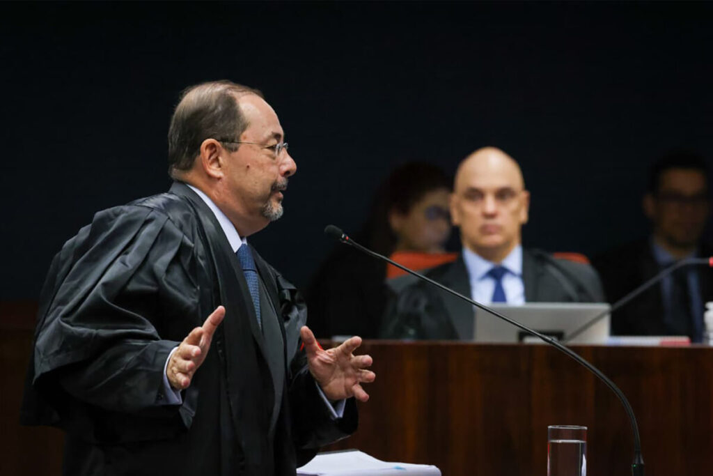 Defesa de Bolsonaro critica delação de Cid e nega vínculo com 8/1