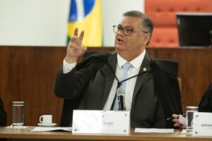 Dino barra emendas Pix com indícios de fraude em municípios