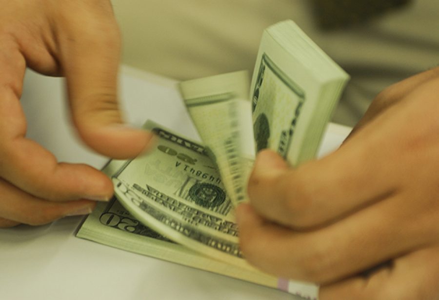 Dólar fecha em R$ 5,28, e Bolsa bate sétimo recorde do mês com aceno a diálogo de Trump e Lula