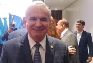 Enquete de O Globo indica que Coronel é o único senador baiano indeciso em relação à PEC da blindagem