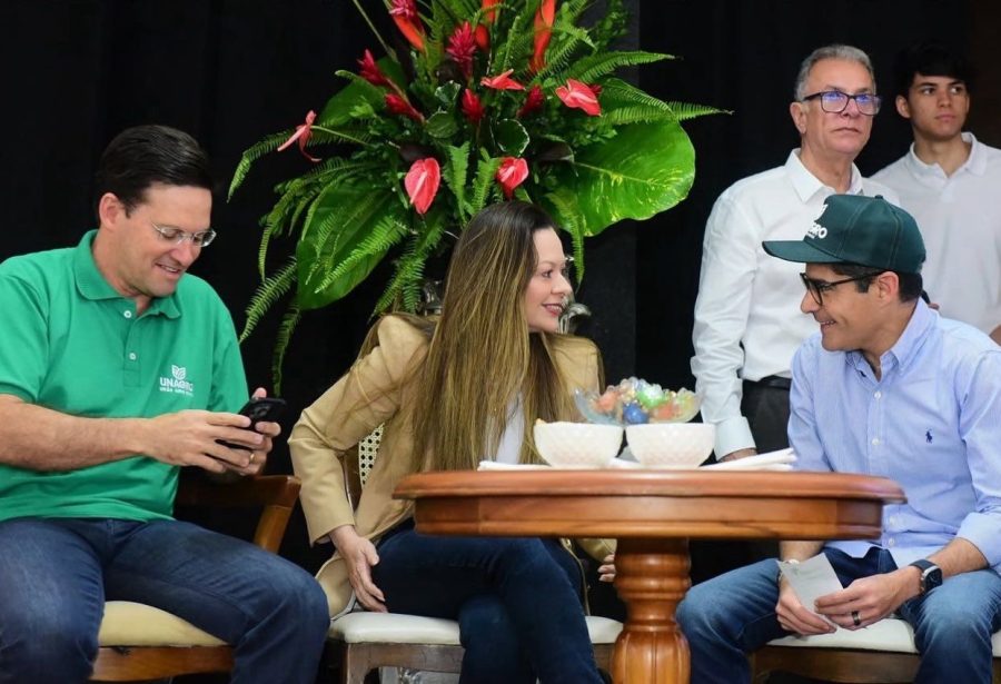 Evento do agro em Feira de Santana reúne ACM Neto, João Roma e Zé Ronaldo; presença de Isabela Suarez levanta rumores sobre chapa majoritária