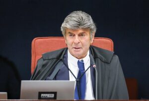 Fux deixa advogados perplexos com absolvição de Bolsonaro e voto ‘muito melhor’ do que previam