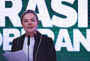 Gleisi diz que União Brasil tem direito de sair do governo e reclama de ‘acusações infundadas’