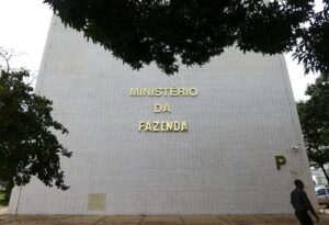 Governo freia processo da Lei da Reciprocidade e aguarda reunião entre Trump a Lula