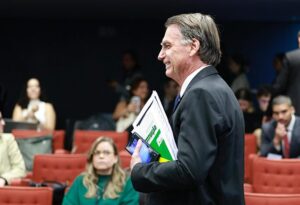 Influenciadores e advogados bolsonaristas fizeram minuta de projeto da anistia