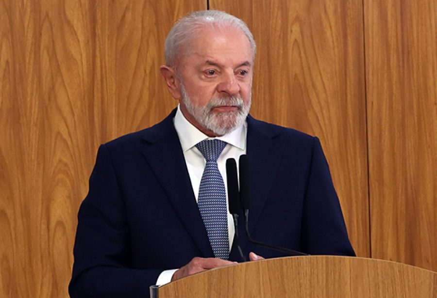 Lula afirma que Bolsonaro assume que é culpado ao pedir anistia antes do julgamento