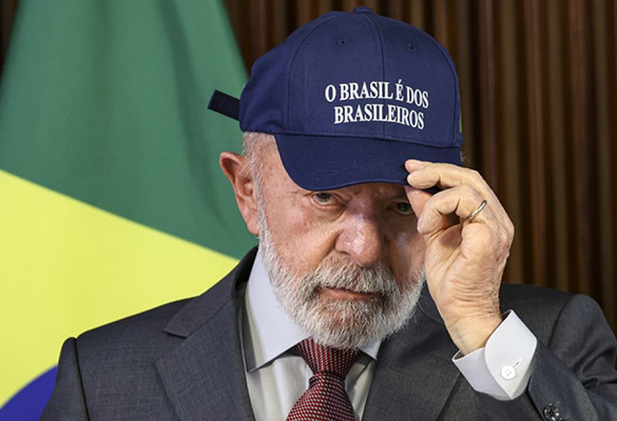 Lula brinca e estica a mão para mostrar que não treme com desembarque do União e PP