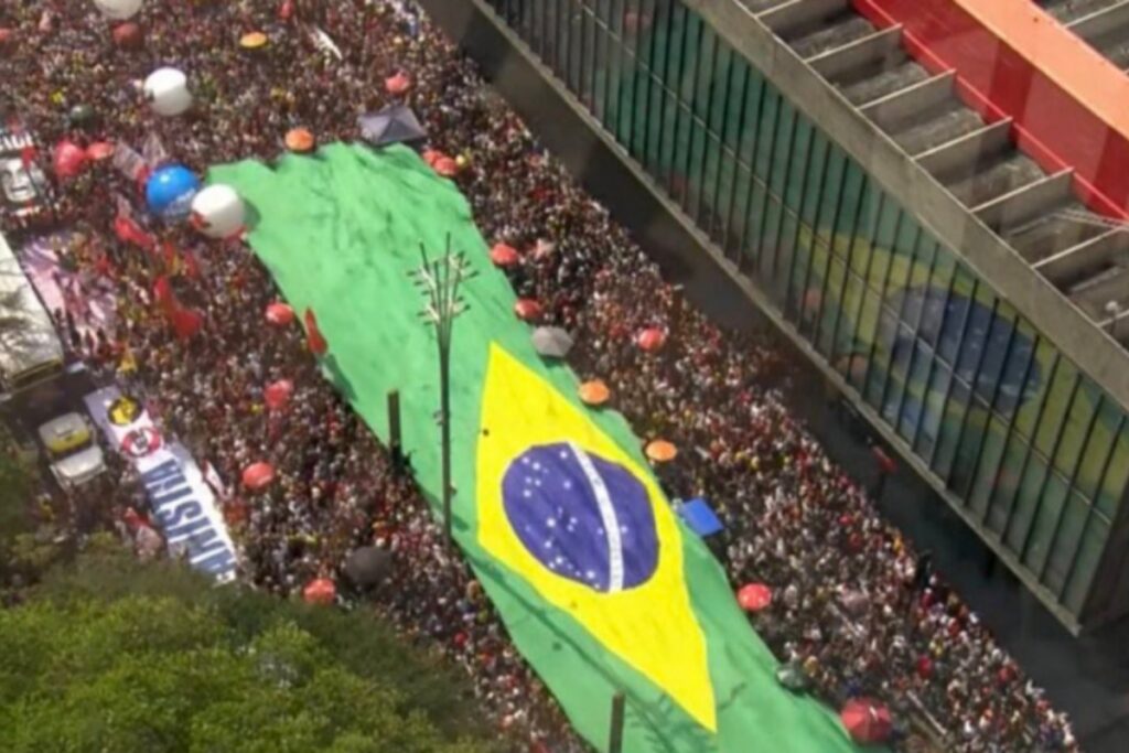 Manifestantes vão às ruas contra PEC da Blindagem e anistia nas 27 capitais