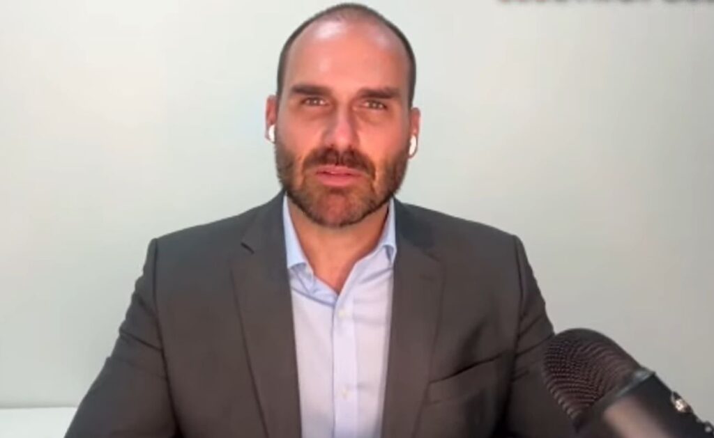 Moraes: Eduardo reitera prática criminosa nos EUA e evita notificação