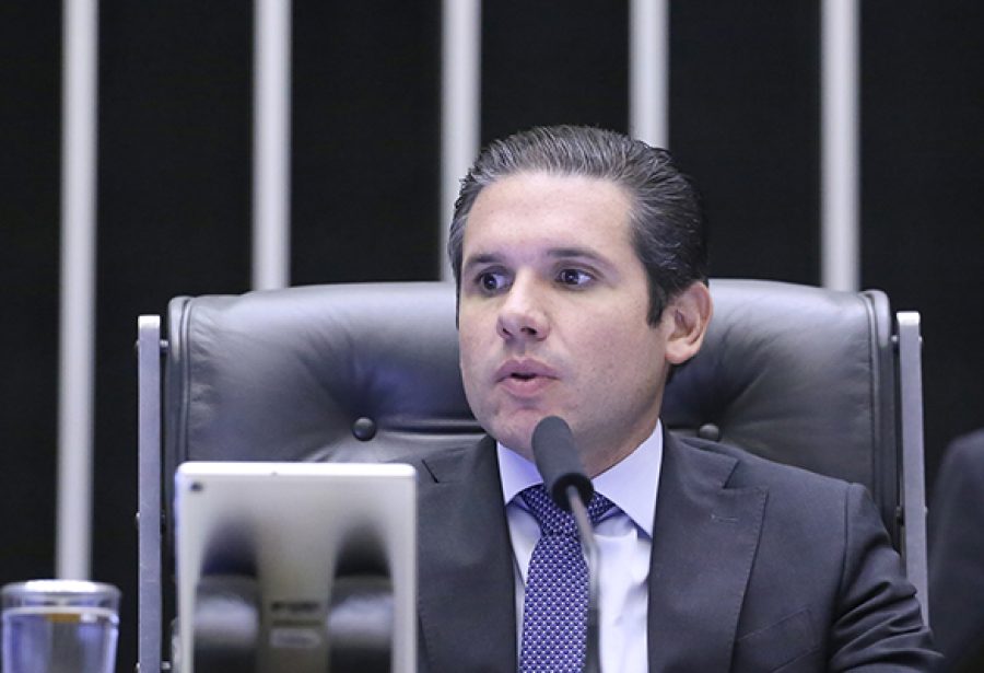 Motta enfrenta pressão de anistia sob sombra de Arthur Lira