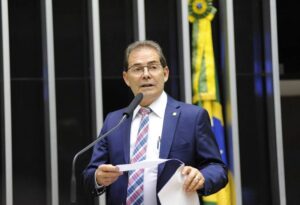 Paulinho quer acelerar projeto de redução de penas, mas esquerda se opõe e direita cobra anistia