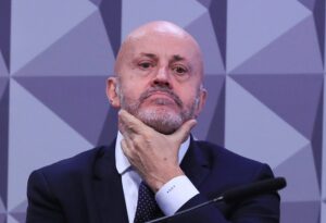 Relator chama ‘Careca do INSS’ de ladrão, advogado protesta e CPI tem bate-boca