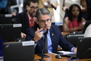 Relator vota pela inconstitucionalidade da PEC da Blindagem; acompanhe