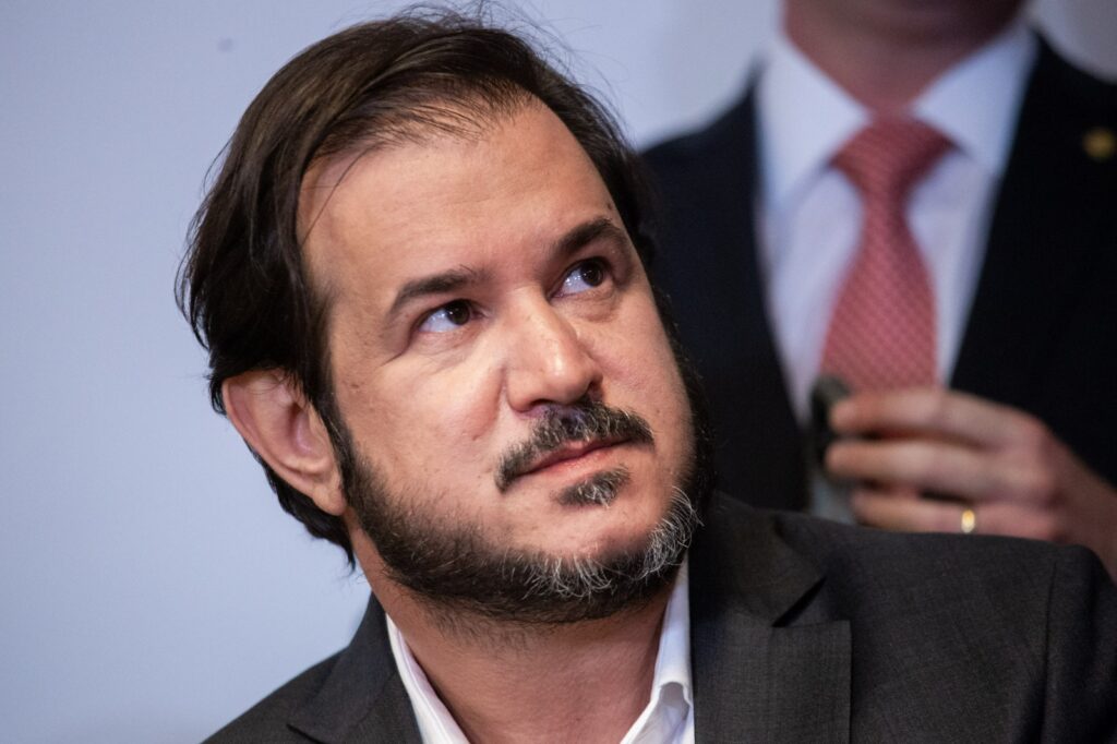 Rueda, presidente do União Brasil, vira alvo da PF na Carbono Oculto