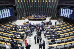 STF dá 10 dias para Câmara explicar tramitação da PEC da Blindagem