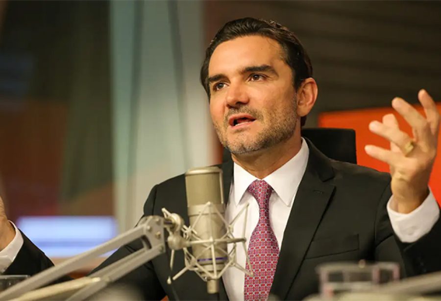 Saída iminente de Sabino já abre disputa velada pelo Ministério do Turismo