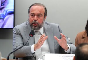 Silveira diz querer consenso com Congresso sobre política de minerais críticos