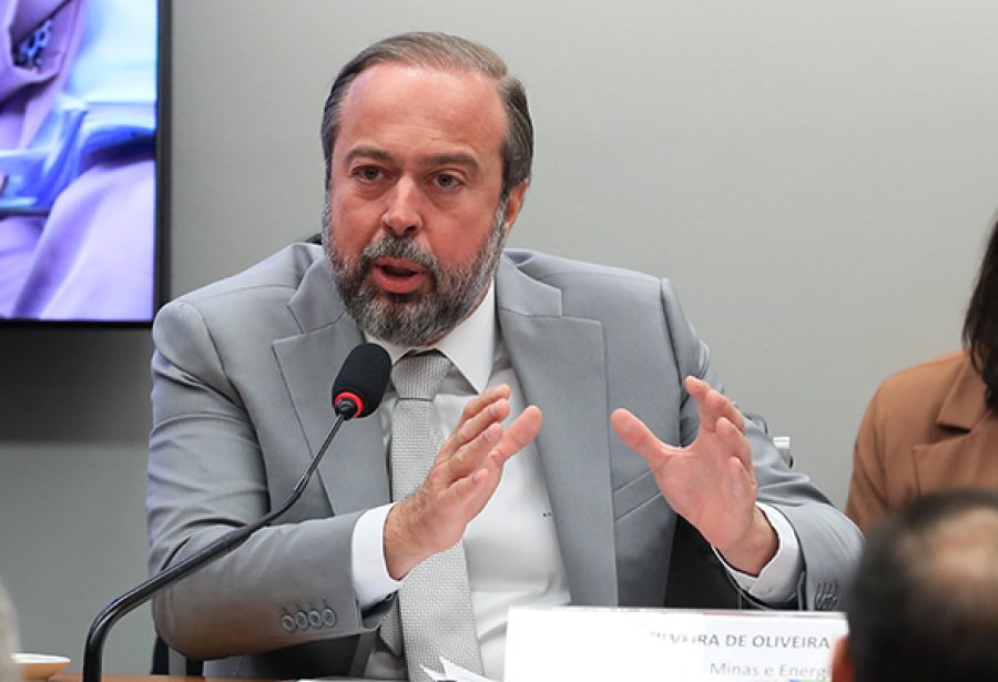 Silveira diz querer consenso com Congresso sobre política de minerais críticos