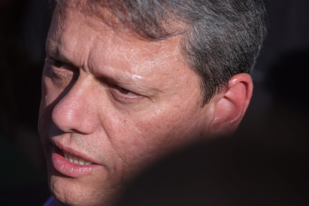 Tarcísio encontra Bolsonaro e critica PL da Dosimetria: "Não satisfaz"