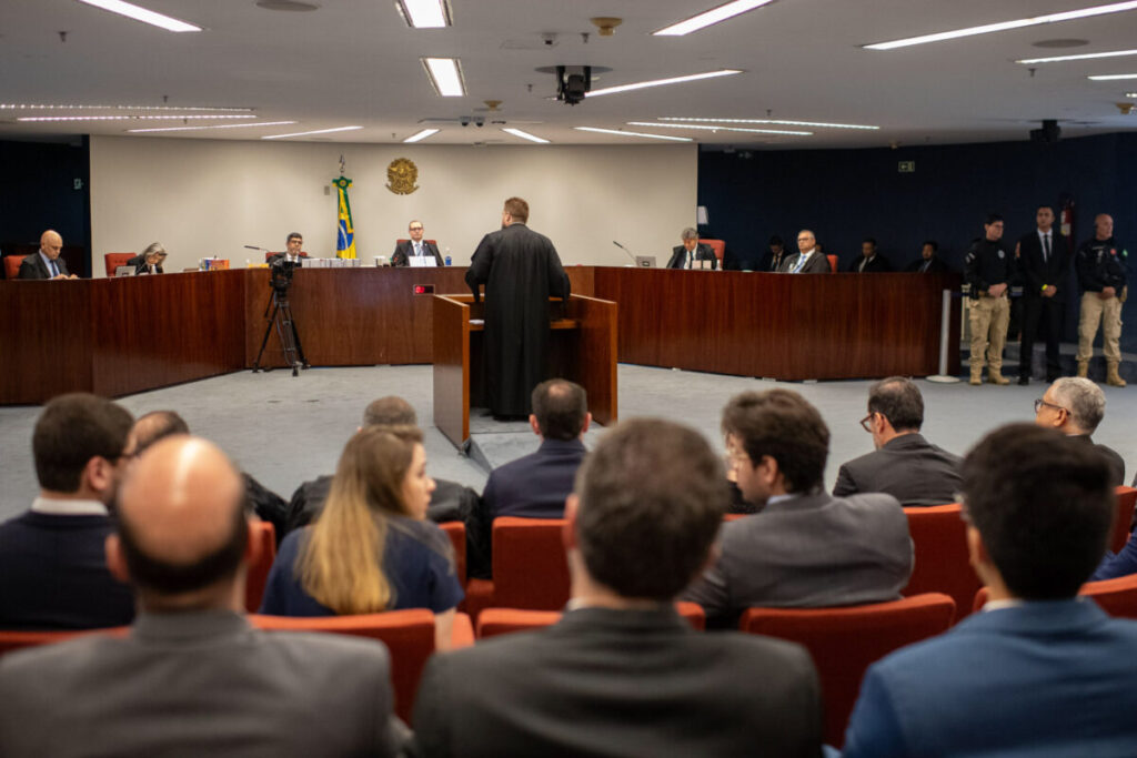 Trama golpista: STF retoma julgamento com defesa de Bolsonaro e 3 réus