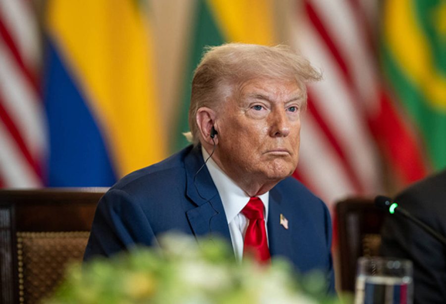 Trump recebe titãs da tecnologia em jantar e ostenta promessas bilionárias para IA nos EUA