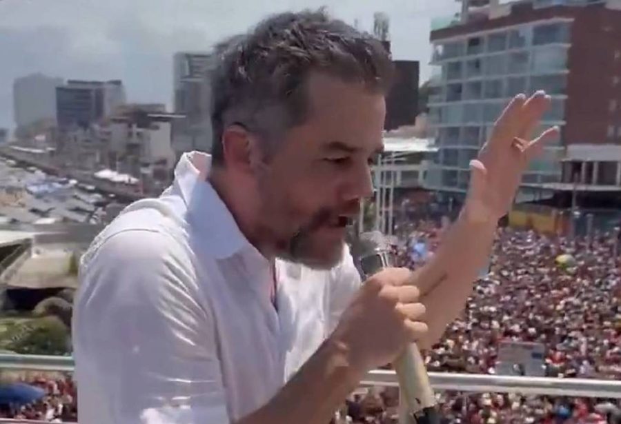 Wagner Moura e Chico Buarque participam de atos contra PEC da Blindagem