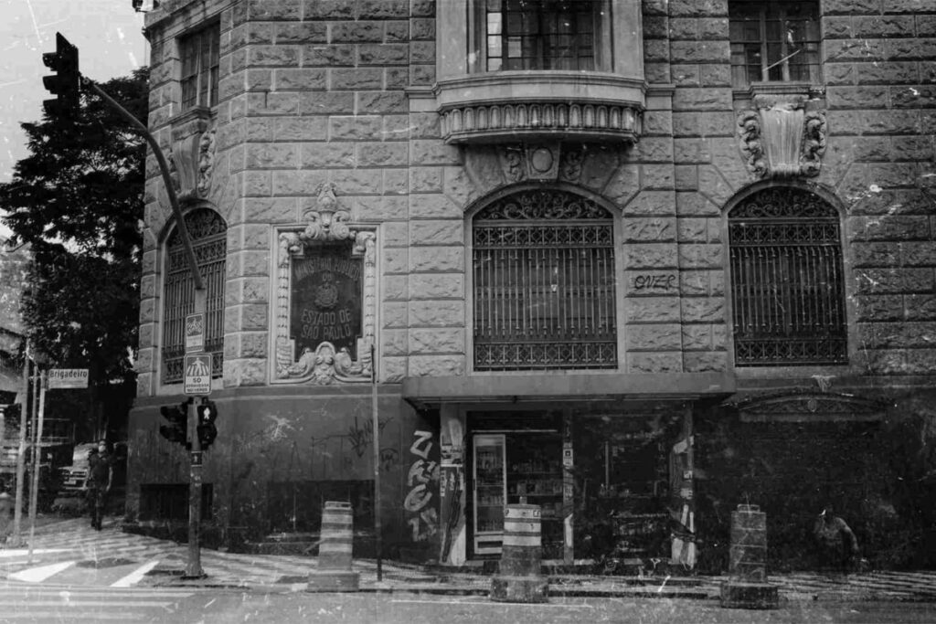 Promotor que acionou STF contra penduricalhos é atacado em grupo de zap