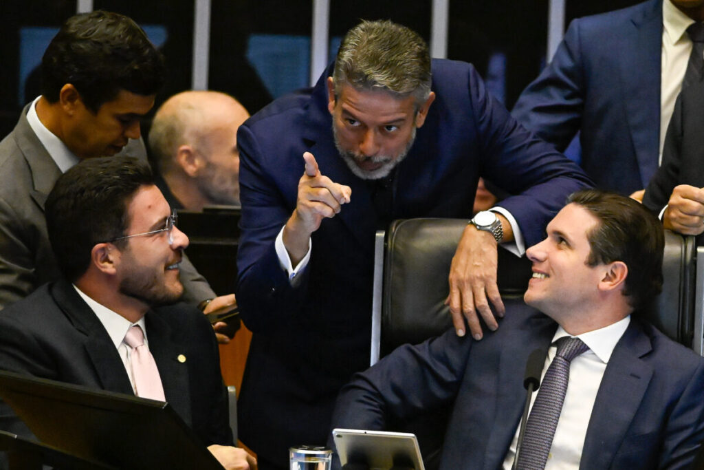 Câmara aprova isenção do Imposto de Renda para quem ganha até R$ 5 mil