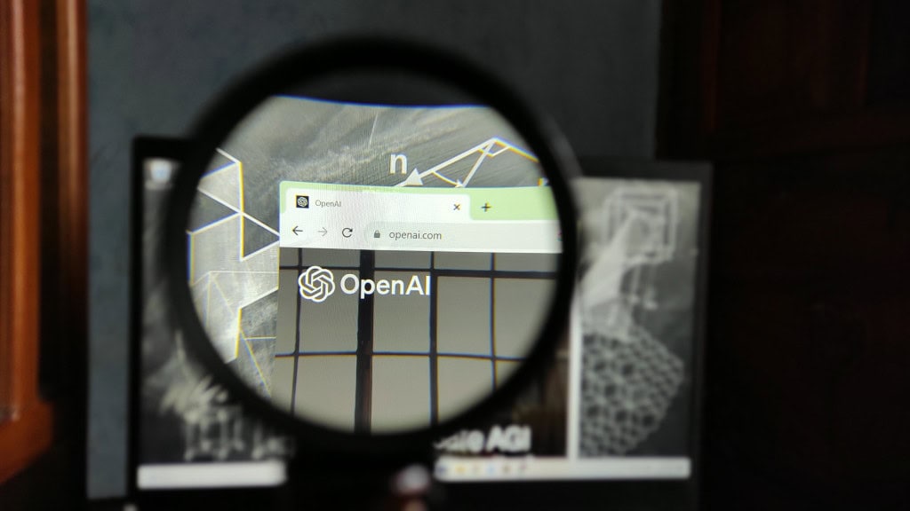 Lupa destacando o canto superior esquerdo do site da OpenAI