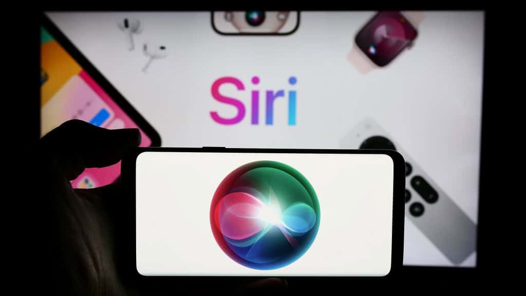 Logo da Siri em um smartphone
