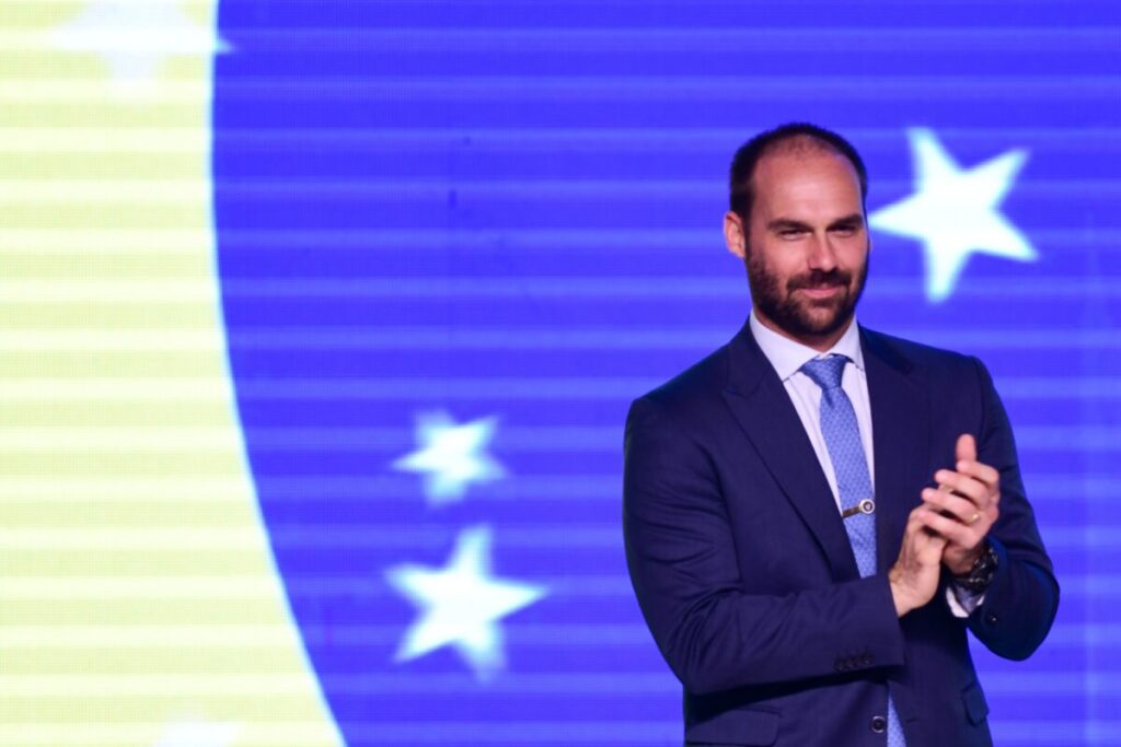 Relator pede arquivamento do pedido de cassação de Eduardo Bolsonaro