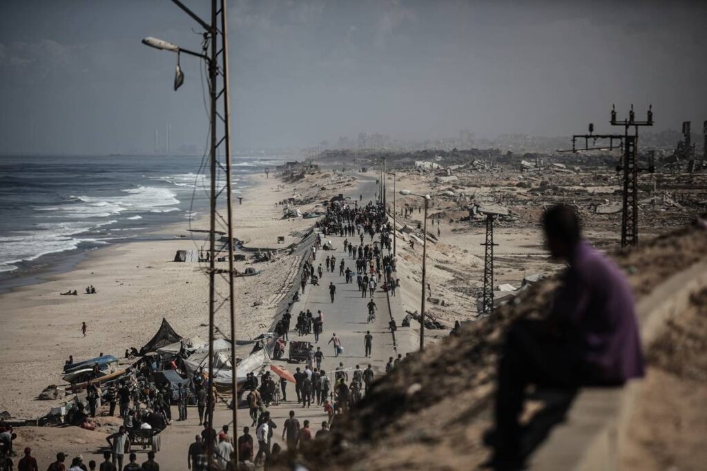 Com cessar-fogo, palestinos iniciam volta para casa em uma Gaza destruída; vídeo