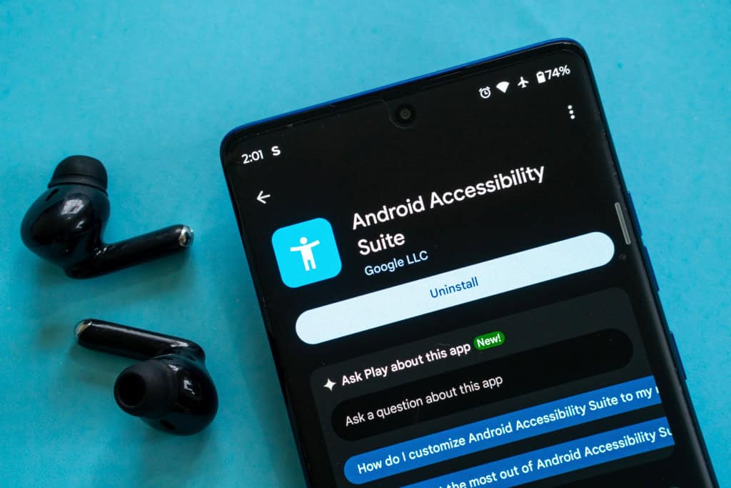 Smartphone mostra aplicativo Android Accessibility Suite